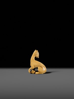 Lot 97 - A SUPERB AND RARE IVORY NETSUKE OF AN INARI FOX WITH TWO TAMA (SACRED JEWELS)