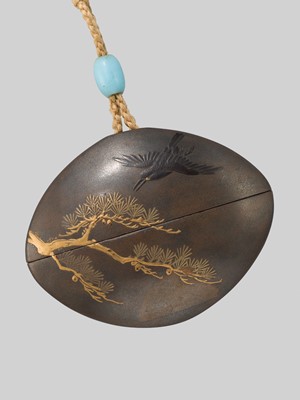 Lot 15 - A SINGLE-CASE LACQUER INRO WITH CROWS AND THE MOON