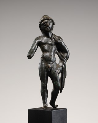 Lot 75 - AN ETRUSCAN BRONZE FIGURE OF A STANDING YOUTH, 2ND CENTURY BC