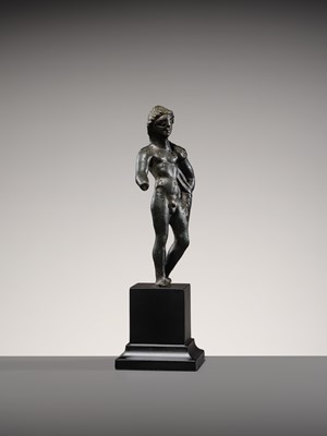 Lot 75 - AN ETRUSCAN BRONZE FIGURE OF A STANDING YOUTH, 2ND CENTURY BC