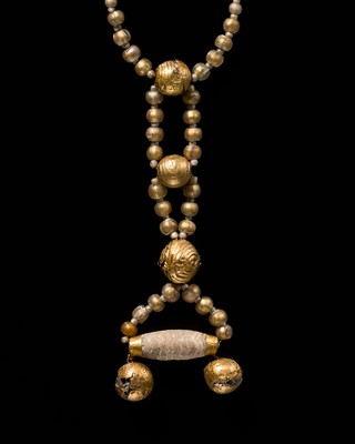 Lot 96 - A GOLD AND GLASS BEAD NECKLACE, ANCIENT GREECE, HELLENISTIC PERIOD, 3RD-1ST CENTURY BC