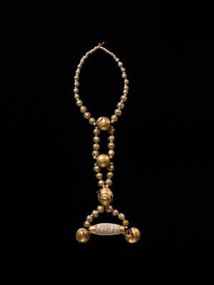 Lot 96 - A GOLD AND GLASS BEAD NECKLACE, ANCIENT GREECE, HELLENISTIC PERIOD, 3RD-1ST CENTURY BC