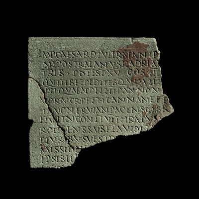 Lot 70 - A ROMAN BRONZE MILITARY DIPLOMA FRAGMENT OF T. FLAVIUS ITALICUS, 130-131 AD