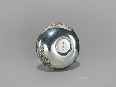 Lot 18 - HIDETSUGU: A FINE COPPER-INLAID SILVER INCENSE BOX (KOGO) AND COVER