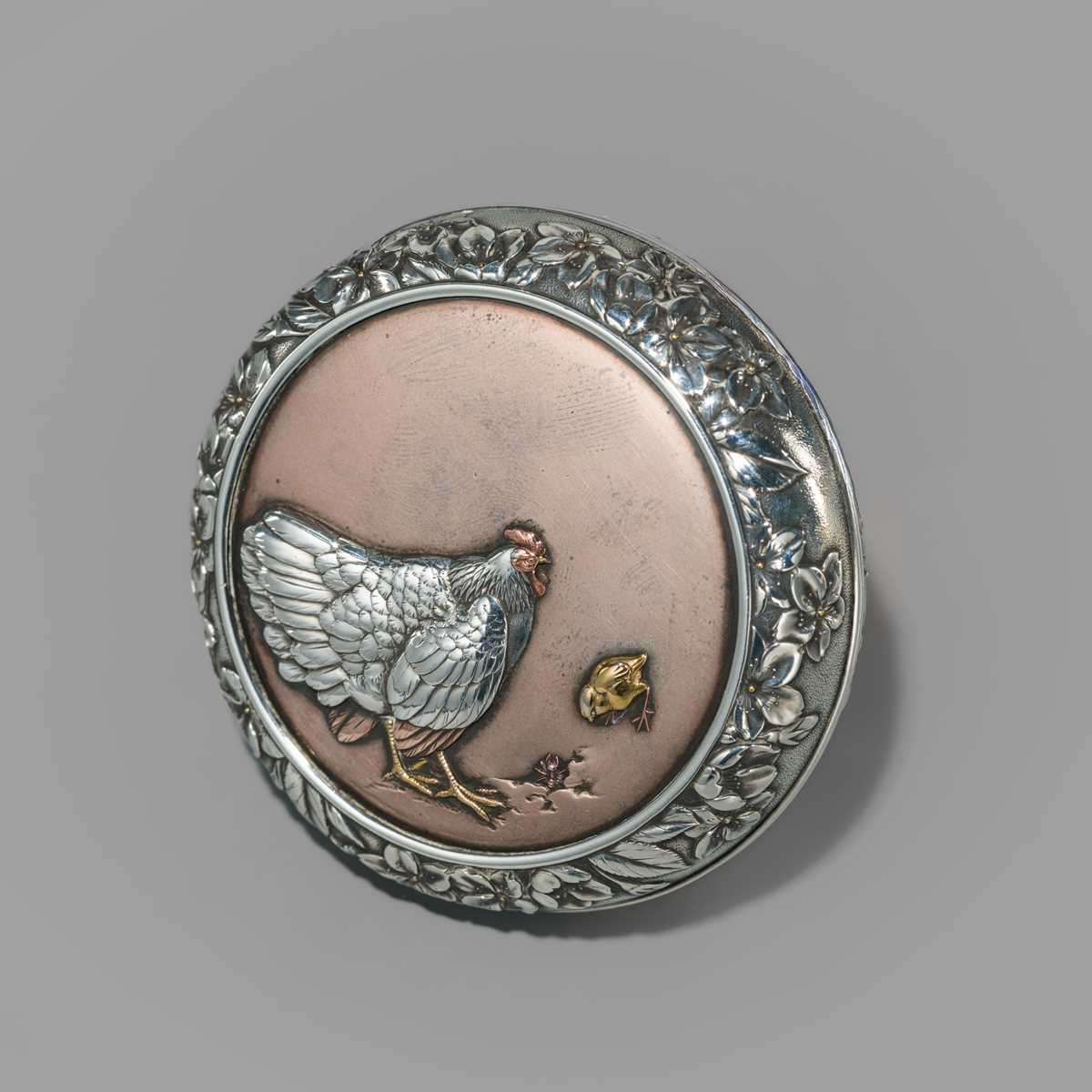 Lot 18 - HIDETSUGU: A FINE COPPER-INLAID SILVER INCENSE BOX (KOGO) AND COVER