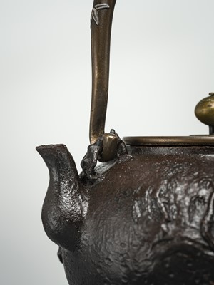 Lot 43 - RYUBUNDO: AN IRON TEA KETTLE (TETSUBIN) WITH A NOCTURNAL LANDSCAPE UNDER THE CRESCENT MOON