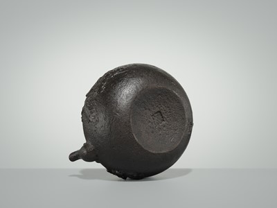 Lot 43 - RYUBUNDO: AN IRON TEA KETTLE (TETSUBIN) WITH A NOCTURNAL LANDSCAPE UNDER THE CRESCENT MOON
