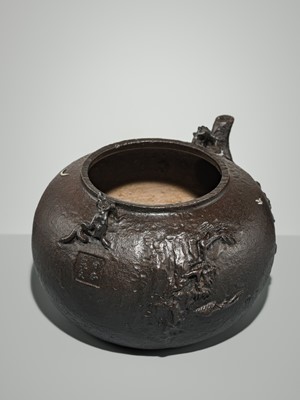 Lot 43 - RYUBUNDO: AN IRON TEA KETTLE (TETSUBIN) WITH A NOCTURNAL LANDSCAPE UNDER THE CRESCENT MOON