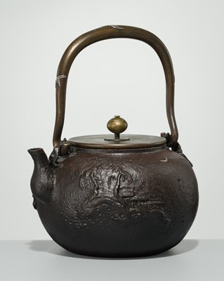 Lot 43 - RYUBUNDO: AN IRON TEA KETTLE (TETSUBIN) WITH A NOCTURNAL LANDSCAPE UNDER THE CRESCENT MOON