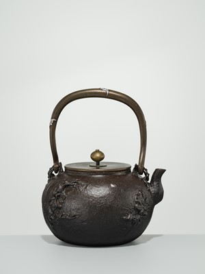 Lot 43 - RYUBUNDO: AN IRON TEA KETTLE (TETSUBIN) WITH A NOCTURNAL LANDSCAPE UNDER THE CRESCENT MOON