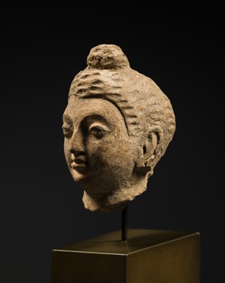 Lot 290 - A SMALL STUCCO HEAD OF BUDDHA SHAKYAMUNI, ANCIENT REGION OF GANDHARA, 3RD-4TH CENTURY