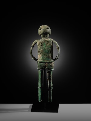 Lot 127 - A RARE MALE BRONZE FIGURE, DONG SON CULTURE