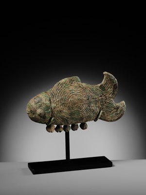 Lot 125 - A RARE BRONZE FIGURE OF A FISH, DONG SON CULTURE