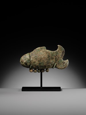 Lot 125 - A RARE BRONZE FIGURE OF A FISH, DONG SON CULTURE