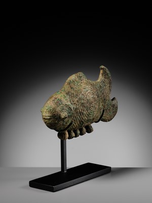 Lot 125 - A RARE BRONZE FIGURE OF A FISH, DONG SON CULTURE