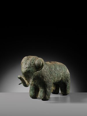 Lot 123 - AN ELEPHANT-FORM BRONZE VESSEL, DONG SON CULTURE