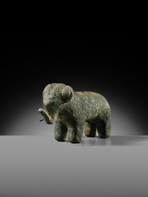 Lot 123 - AN ELEPHANT-FORM BRONZE VESSEL, DONG SON CULTURE