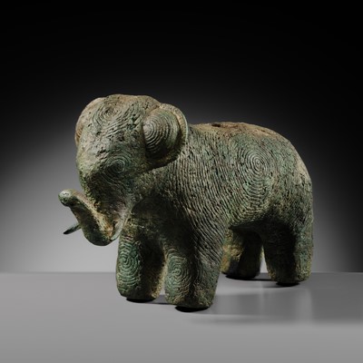 Lot 123 - AN ELEPHANT-FORM BRONZE VESSEL, DONG SON CULTURE