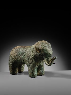 Lot 123 - AN ELEPHANT-FORM BRONZE VESSEL, DONG SON CULTURE