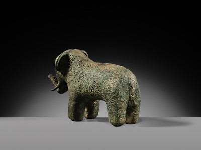 Lot 123 - AN ELEPHANT-FORM BRONZE VESSEL, DONG SON CULTURE