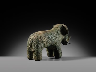 Lot 123 - AN ELEPHANT-FORM BRONZE VESSEL, DONG SON CULTURE