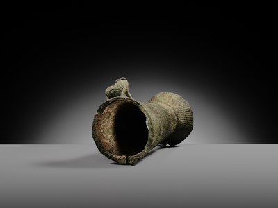 Lot 124 - A RARE BRONZE ‘FROG’ BRACELET, DONG SON CULTURE
