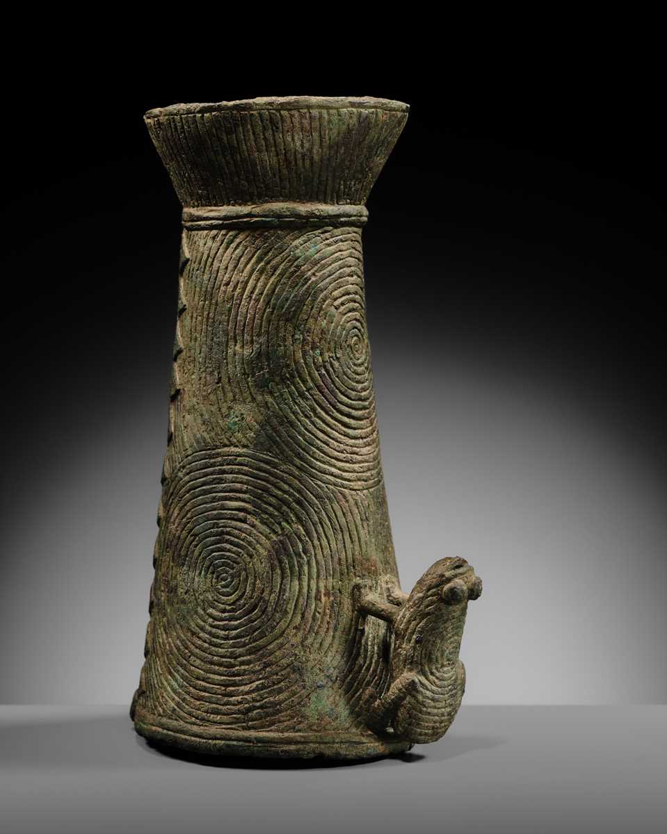 Lot 124 - A RARE BRONZE ‘FROG’ BRACELET, DONG SON CULTURE