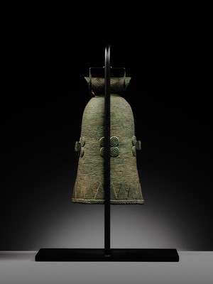 Lot 122 - A RARE BRONZE RITUAL ‘BUFFALO’ BELL, DONG SON CULTURE