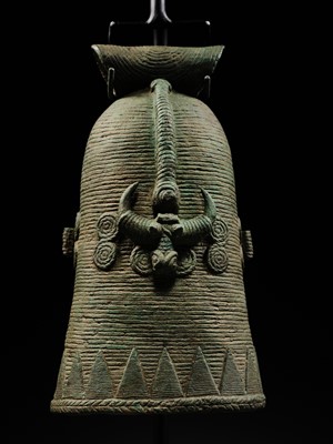 Lot 122 - A RARE BRONZE RITUAL ‘BUFFALO’ BELL, DONG SON CULTURE