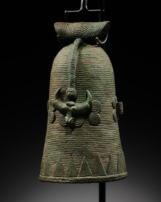 Lot 122 - A RARE BRONZE RITUAL ‘BUFFALO’ BELL, DONG SON CULTURE