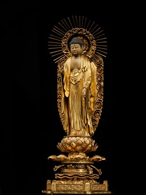Lot 181 - A LARGE GILT WOOD FIGURE OF AMIDA NYORAI, BUDDHA OF INFINITE LIGHT, EDO PERIOD