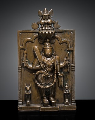 Lot 355 - A RARE CEREMONIAL COPPER SHIELD DEPICTING VIRABHADRA, 17TH-18TH CENTURY