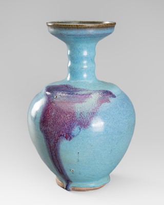 A JUNYAO PURPLE-SPLASHED PORCELAIN BOTTLE VASE. C. 1900s