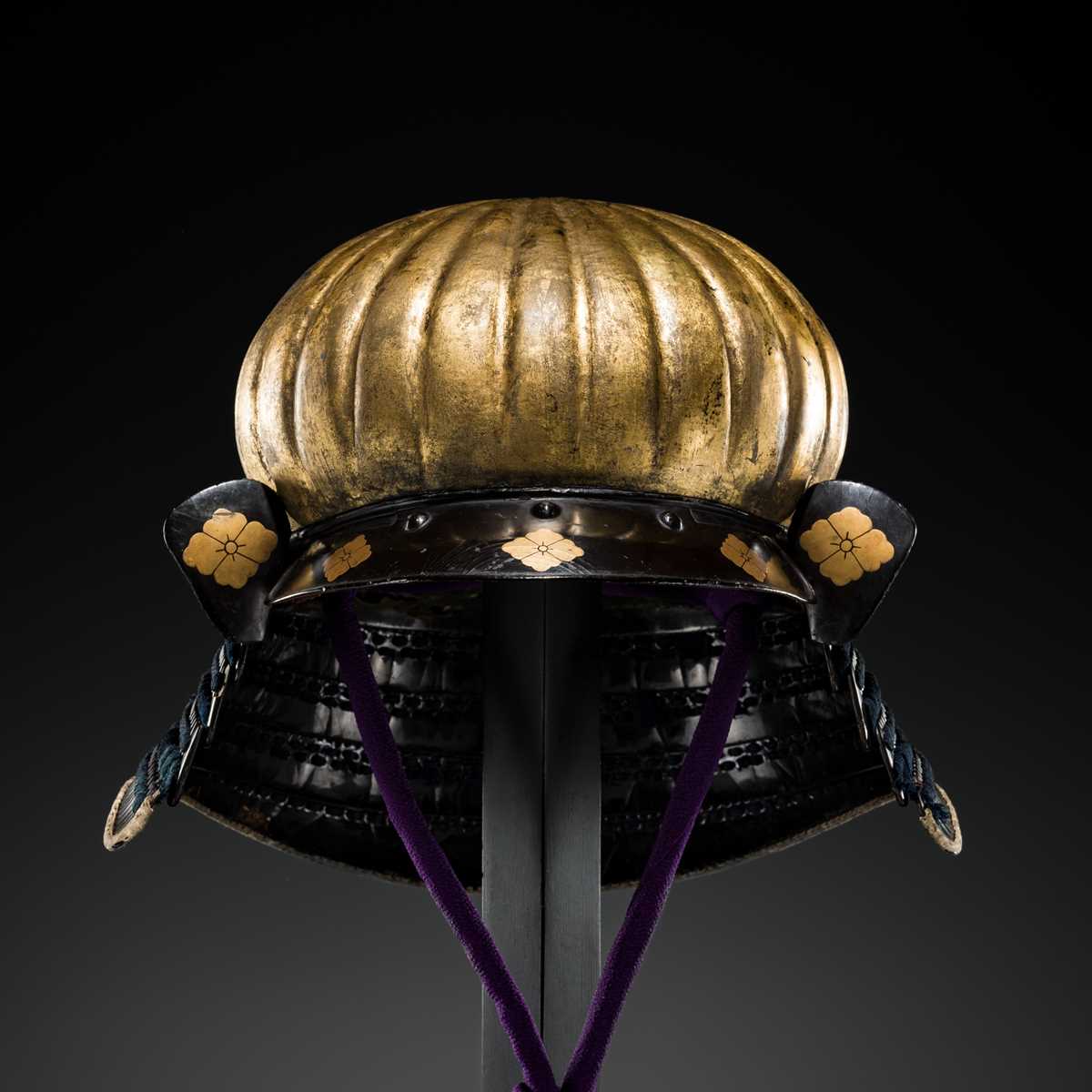 Lot 95 - A VERY RARE GILT-LACQUERED IRON ‘AKODA-NARI’ KAWARI KABUTO (ECCENTRICALLY SHAPED HELMET) WITH GOTO CLAN MON