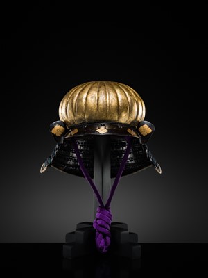 Lot 95 - A VERY RARE GILT-LACQUERED IRON ‘AKODA-NARI’ KAWARI KABUTO (ECCENTRICALLY SHAPED HELMET) WITH GOTO CLAN MON