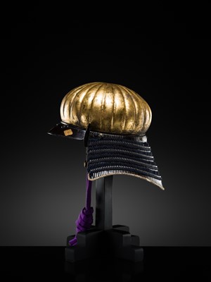 Lot 95 - A VERY RARE GILT-LACQUERED IRON ‘AKODA-NARI’ KAWARI KABUTO (ECCENTRICALLY SHAPED HELMET) WITH GOTO CLAN MON