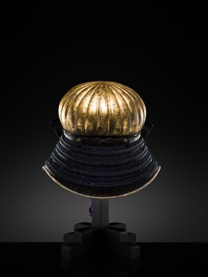 Lot 95 - A VERY RARE GILT-LACQUERED IRON ‘AKODA-NARI’ KAWARI KABUTO (ECCENTRICALLY SHAPED HELMET) WITH GOTO CLAN MON
