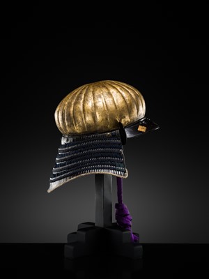 Lot 95 - A VERY RARE GILT-LACQUERED IRON ‘AKODA-NARI’ KAWARI KABUTO (ECCENTRICALLY SHAPED HELMET) WITH GOTO CLAN MON