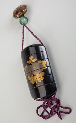 Lot 212 - A FINE FIVE-CASE LACQUER INRO DEPICTING KIKU (CHRYSANTHEMUMS), WITH NETSUKE AND OJIME