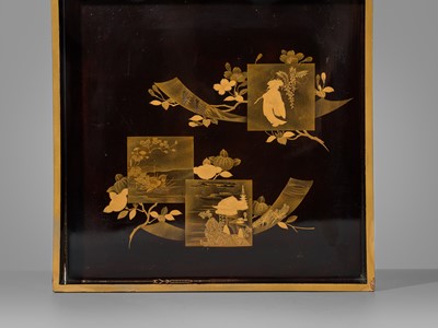 Lot 1564 - A BLACK AND GOLD LACQUER TRAY DEPICTING THREE TANZAKU (POEM CARDS)