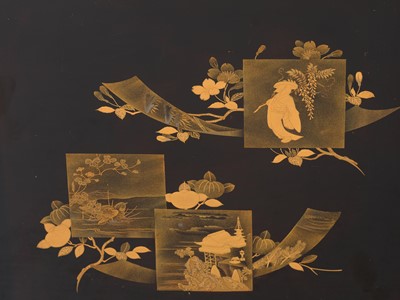 Lot 1564 - A BLACK AND GOLD LACQUER TRAY DEPICTING THREE TANZAKU (POEM CARDS)