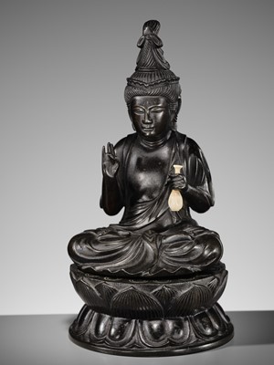 WATANABE OMI: A VERY FINE BRONZE FIGURE OF KANNON, 17TH CENTURY