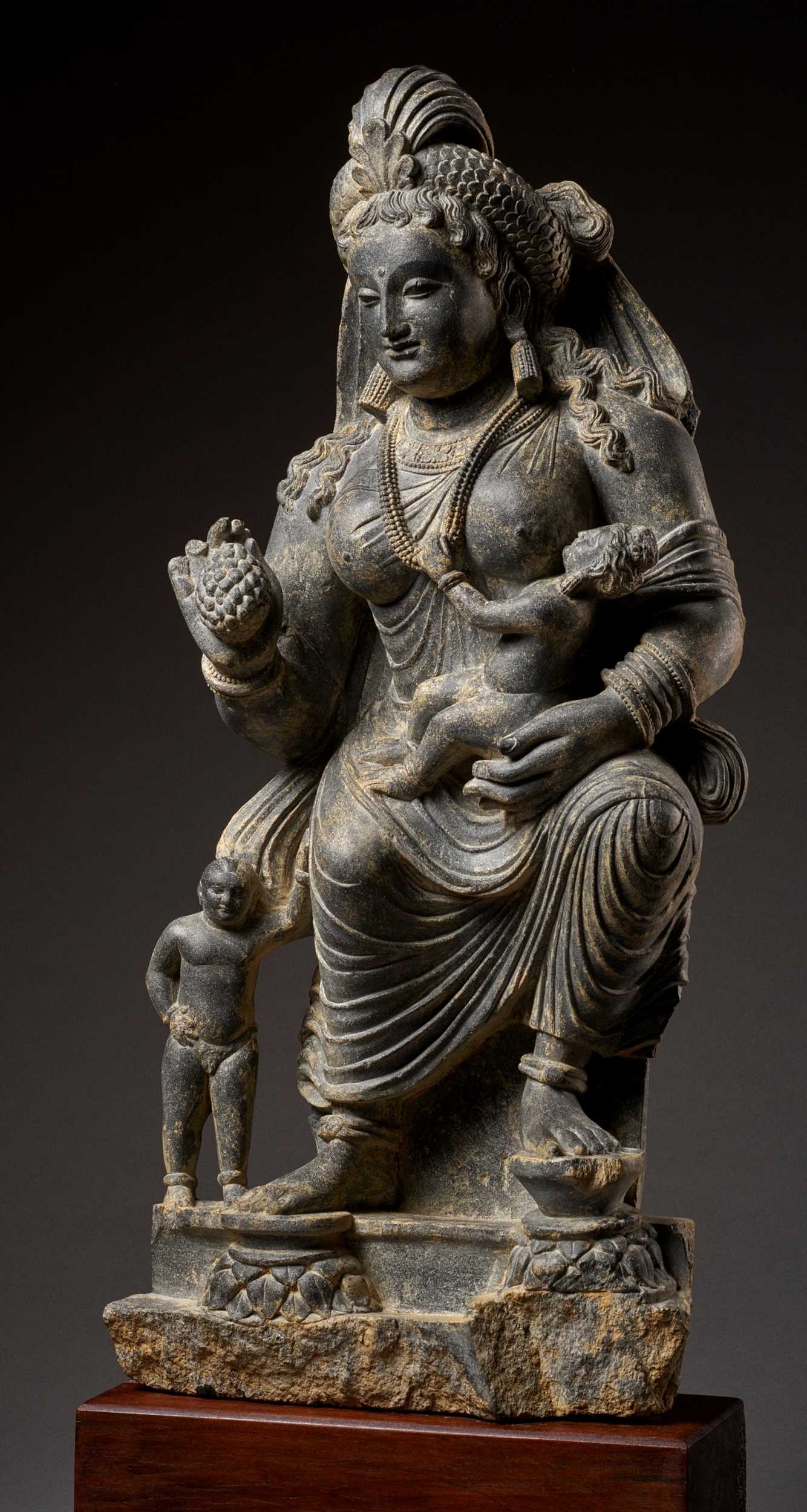 Lot 686 - A HIGHLY IMPORTANT AND LARGE SCHIST STATUE OF HARITI, GANDHARA, 2ND-3RD CENTURY