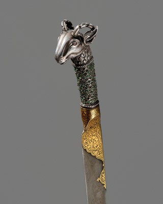 Lot 378 - A MUGHAL SILVER-HILTED KOFTGARI ‘RAM’ DAGGER AND SCABBARD, KHANJAR, 18TH – 19TH CENTURY