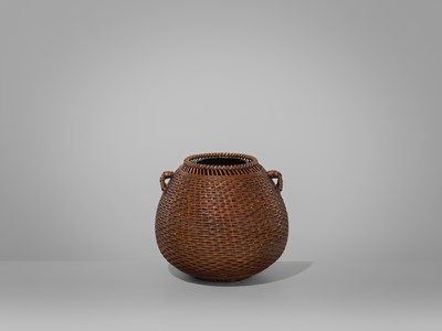 Lot 1557 - OKAZAKI CHIKUHOSAI II: A BAMBOO AND RATTAN HANAKAGO (FLOWER BASKET)