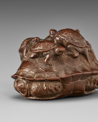 TOMIN: A FINE WOOD NETSUKE OF A TORTOISE WITH FIVE YOUNG