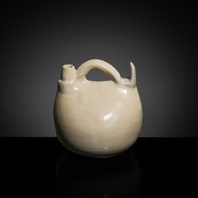 A WHITE-GLAZED BAG-SHAPED FLASK, LATE TANG DYNASTY