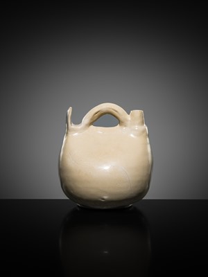 A WHITE-GLAZED BAG-SHAPED FLASK, LATE TANG DYNASTY