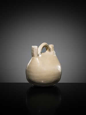 A WHITE-GLAZED BAG-SHAPED FLASK, LATE TANG DYNASTY