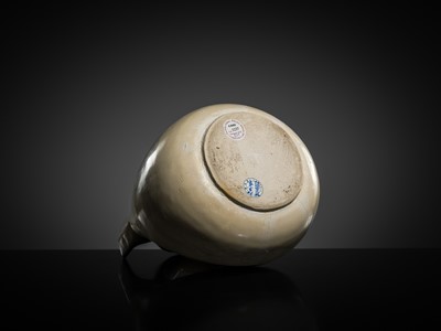 A WHITE-GLAZED BAG-SHAPED FLASK, LATE TANG DYNASTY